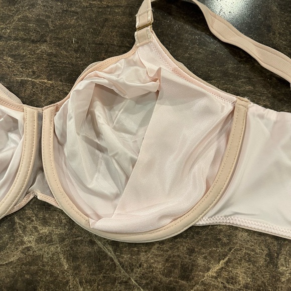 Chantelle Minimizing Bra - Picture 8 of 9